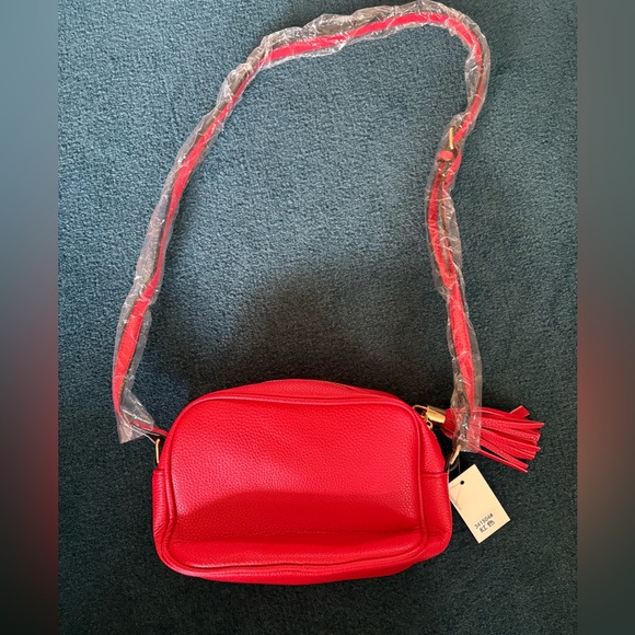 NWOT Inspired Fashion Red Crossbody Bag - Picture 3 of 10